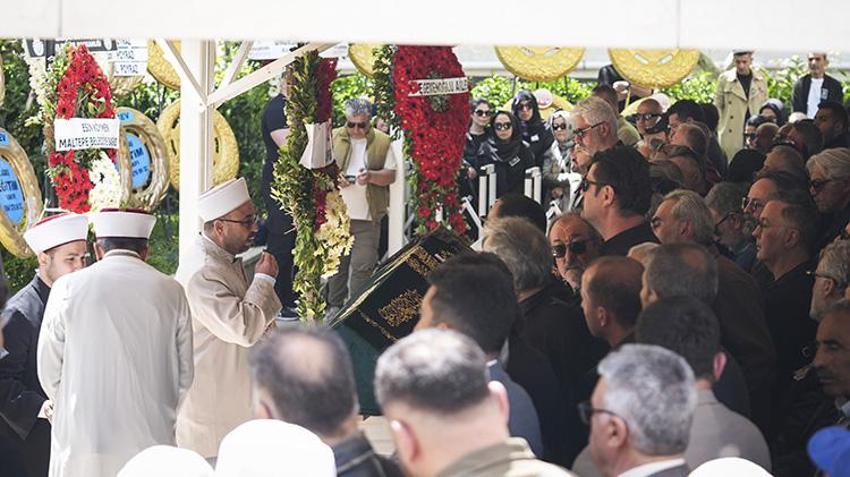 Tarkan annesi Neşe Tevetoğlu'na böyle veda etti! Gözyaşları sel oldu