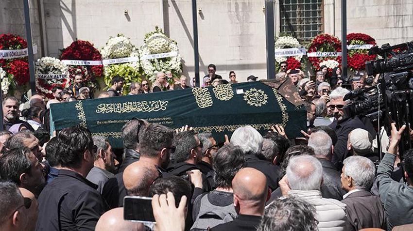 Tarkan annesi Neşe Tevetoğlu'na böyle veda etti! Gözyaşları sel oldu