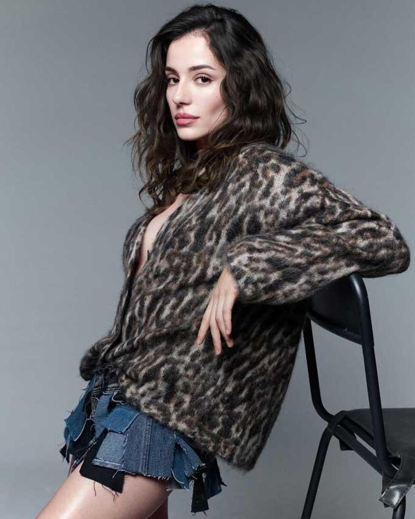 Ablalık Demet'e çok yakıştı: Baş belası Afra, sabır taşı Nisan