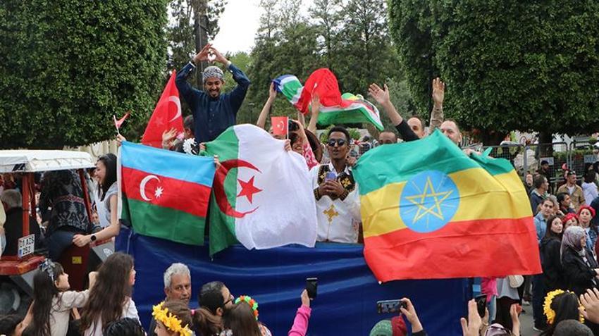 Türkiye'nin en renkli karnavalı için geri sayım başladı! Binlerce kişi Portakal Çiçeği'ne katılmak için Adana'ya akın edecek
