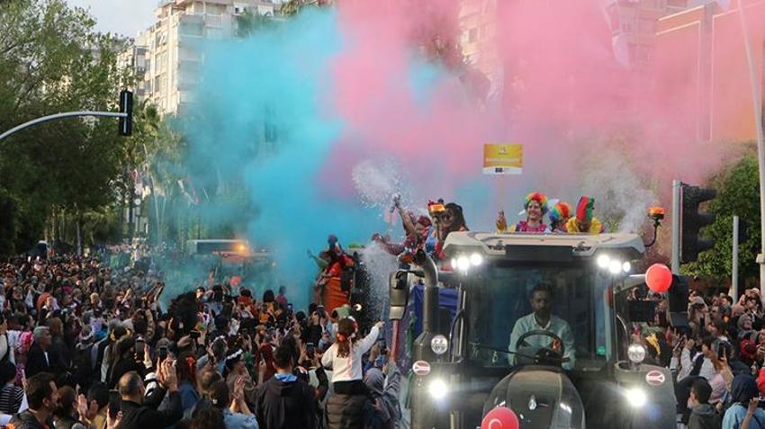 Türkiye'nin en renkli karnavalı için geri sayım başladı! Binlerce kişi Portakal Çiçeği'ne katılmak için Adana'ya akın edecek