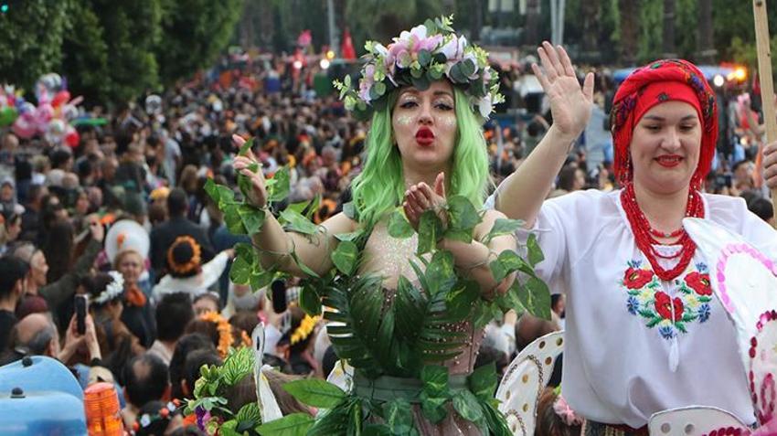 Türkiye'nin en renkli karnavalı için geri sayım başladı! Binlerce kişi Portakal Çiçeği'ne katılmak için Adana'ya akın edecek