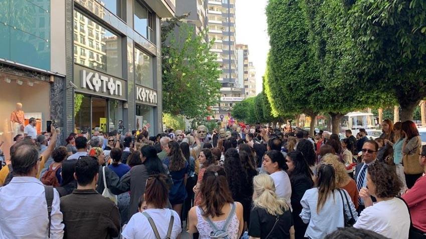 Adana'da renkli anlar! Polonyalıların sokak tiyatrosu izleyenleri kendine hayran bıraktı