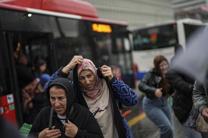Yağmur, gök gürültülü sağanak, sis ve toz taşınımı uyarısı! Meteoroloji son raporu açıkladı; Göz gözü görmeyecek