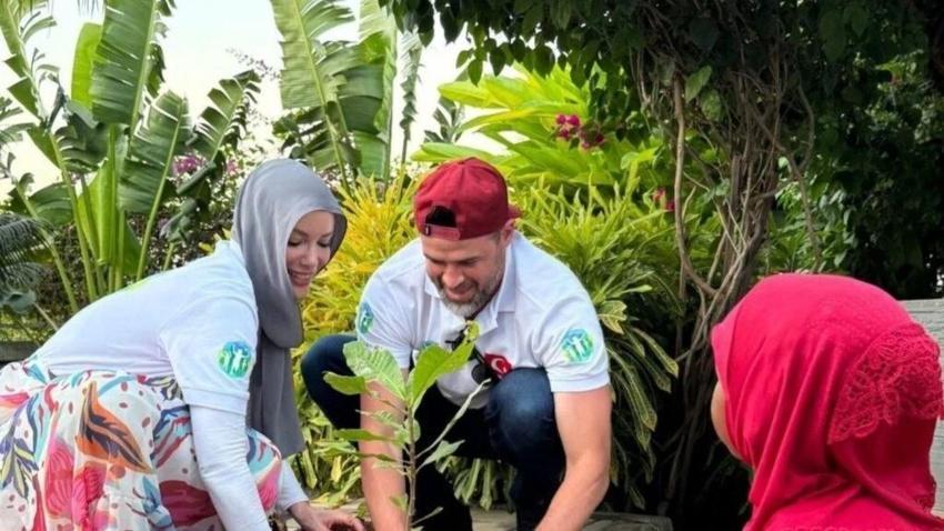 Gamze Özçelik'e beğeni yağdı! Eşi Reshad Strik'le Paris'te...