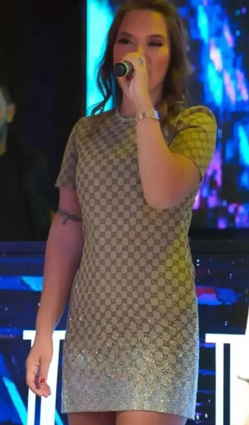 Demet Akalın sahnede sigara içenlere çıldırdı! Seyirciye büyük tepki