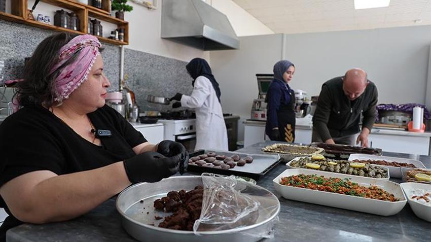 Hiç çalışmadan kendi işinin patronu oldu! Biriktirdiği parayla aldığı bileziği sermaye yaptı 
