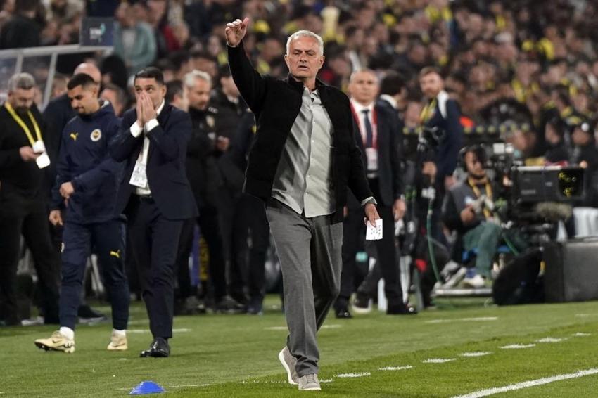 Fenerbahçe'yi bitirdi, şampiyonluk gitti: Mourinho istifa mektubunu imzalamalı