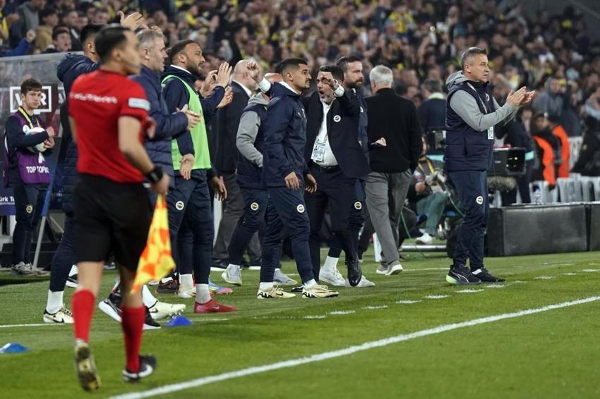 Galatasaray'ın şampiyonluğu hayırlı olsun deyip Ali Koç'u resmen haşladı: Fenerbahçe'den gidersin