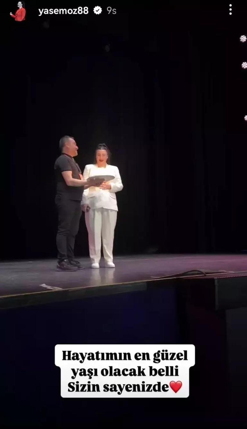 Yasemin Sakallıoğlu'na sahnede doğum günü sürprizi!