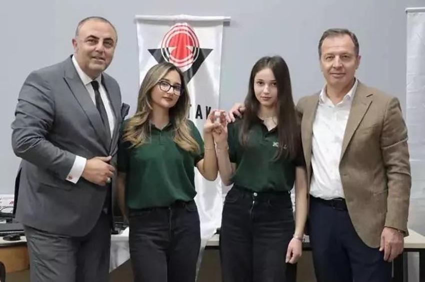 Annesi kalp krizi geçirdi! Arkadaşıyla birlikte TÜBİTAK'ta birinci olan proje geliştirdi