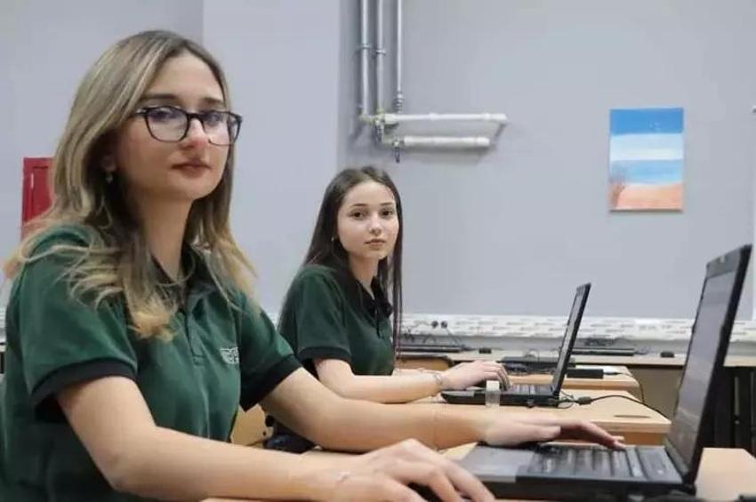 Annesi kalp krizi geçirdi! Arkadaşıyla birlikte TÜBİTAK'ta birinci olan proje geliştirdi