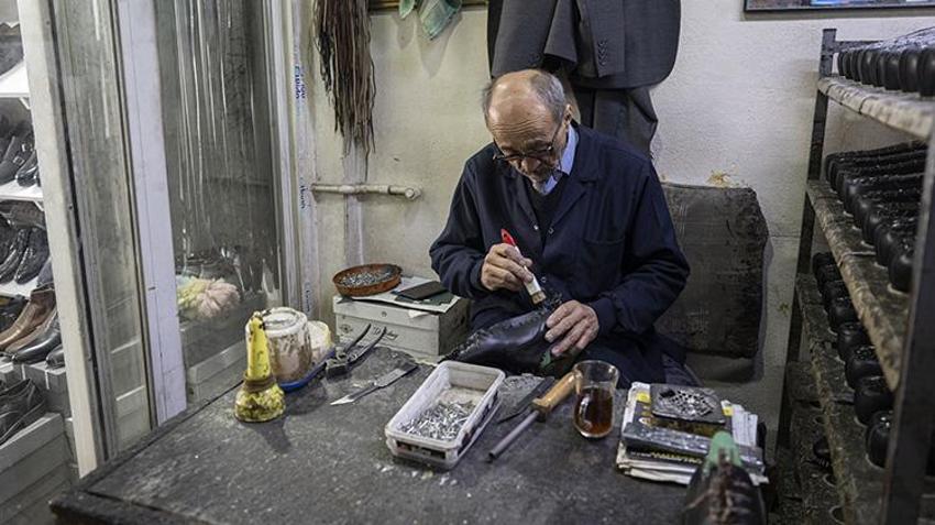 Dükkana kravatsız girmiyor! Ankara'da 50 yıldan beri 2 kardeş el işçiliğini ayakta tutmaya çalışıyor