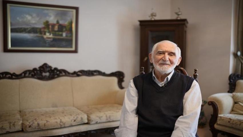 71 yaşında hat sanatıyla tanıştı, kendi yazdığı Kur'an-ı Kerim'i evlatlarına "manevi miras" bıraktı