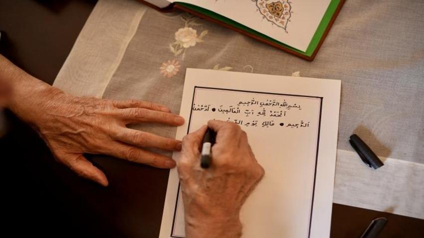 71 yaşında hat sanatıyla tanıştı, kendi yazdığı Kur'an-ı Kerim'i evlatlarına "manevi miras" bıraktı