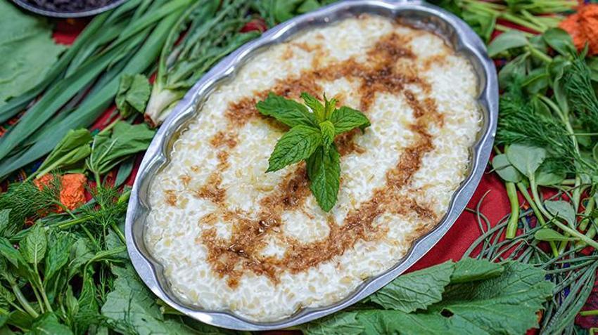 Diyarbakır'da gören koştu, sepet sepet topladılar! Şifalı olduğuna inanılıyor