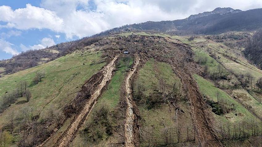 'Asırlardır böyle bir şey yaşamadık' Trabzon'u heyelan vurdu, toprak su gibi aktı