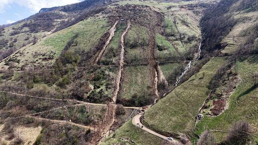 'Asırlardır böyle bir şey yaşamadık' Trabzon'u heyelan vurdu, toprak su gibi aktı