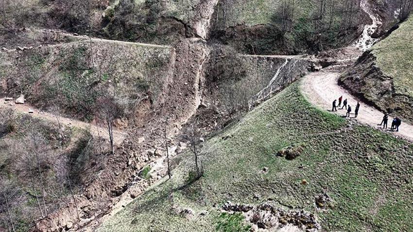 'Asırlardır böyle bir şey yaşamadık' Trabzon'u heyelan vurdu, toprak su gibi aktı