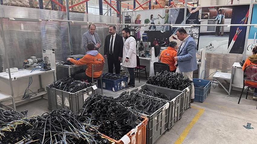 3 kişilik atölyeden 400 çalışanlı fabrikaya! Gurbette kazandı, memleketine yatırım yaptı: 'Eve' geri döndü, 6 kıtada 56 ülkeye ihracat yapıyor