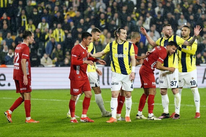 Fenerbahçe'de ilk ayrılık! Bir dönem sona eriyor, yıldız isim ayrılık kararını verdi