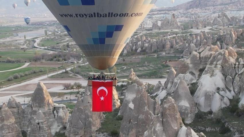 23 Nisan kutlamaları gökyüzünde başladı