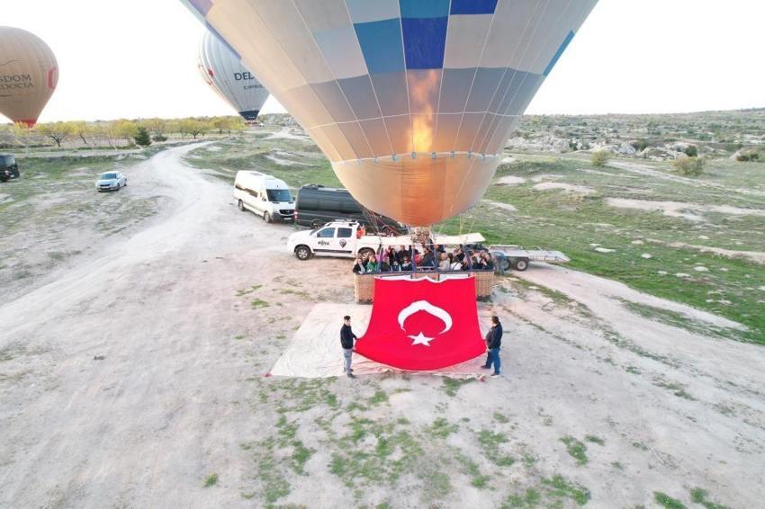 23 Nisan kutlamaları gökyüzünde başladı
