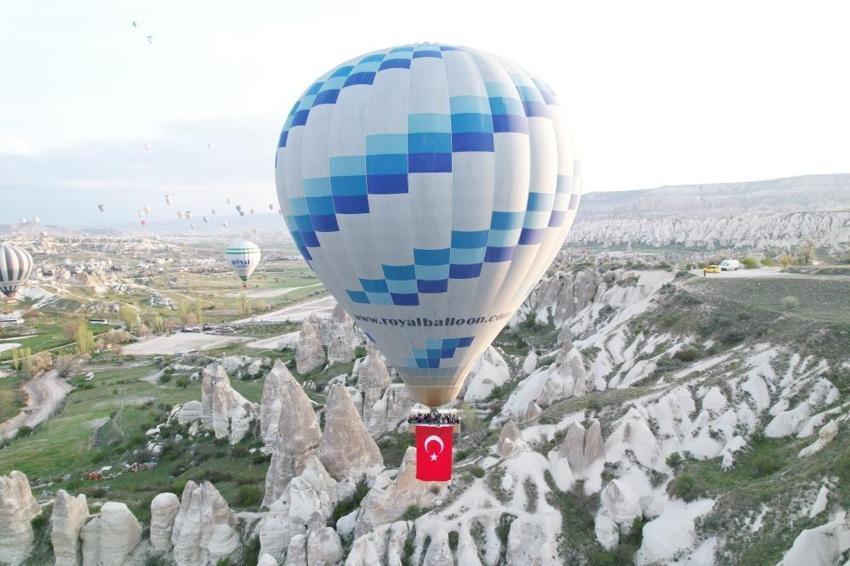 23 Nisan kutlamaları gökyüzünde başladı