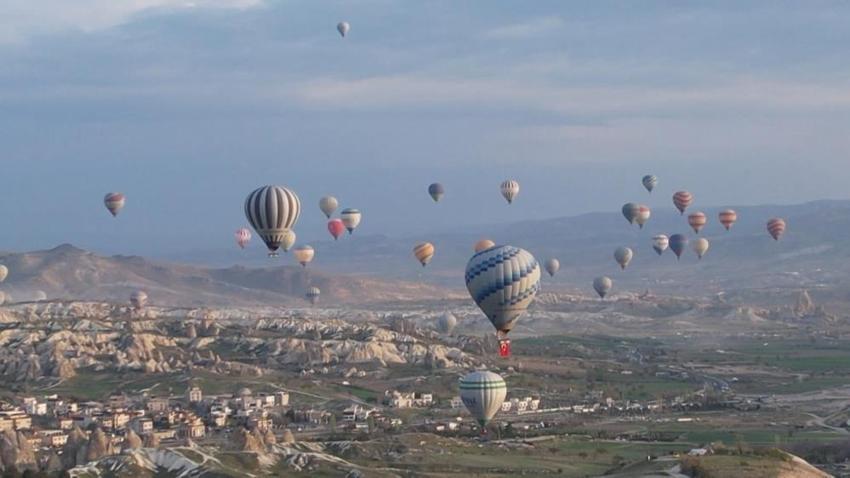 23 Nisan kutlamaları gökyüzünde başladı
