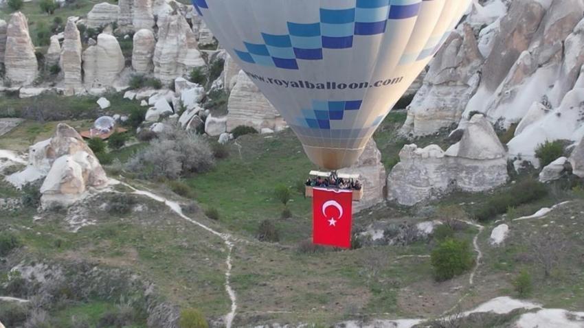23 Nisan kutlamaları gökyüzünde başladı