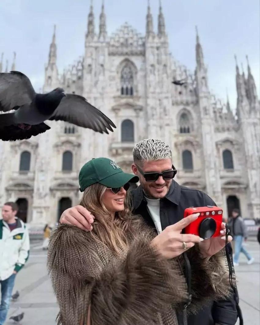 Icardi Wanda ile verdiği pozu bu kez sevgilisi China Suarez ile verdi!
