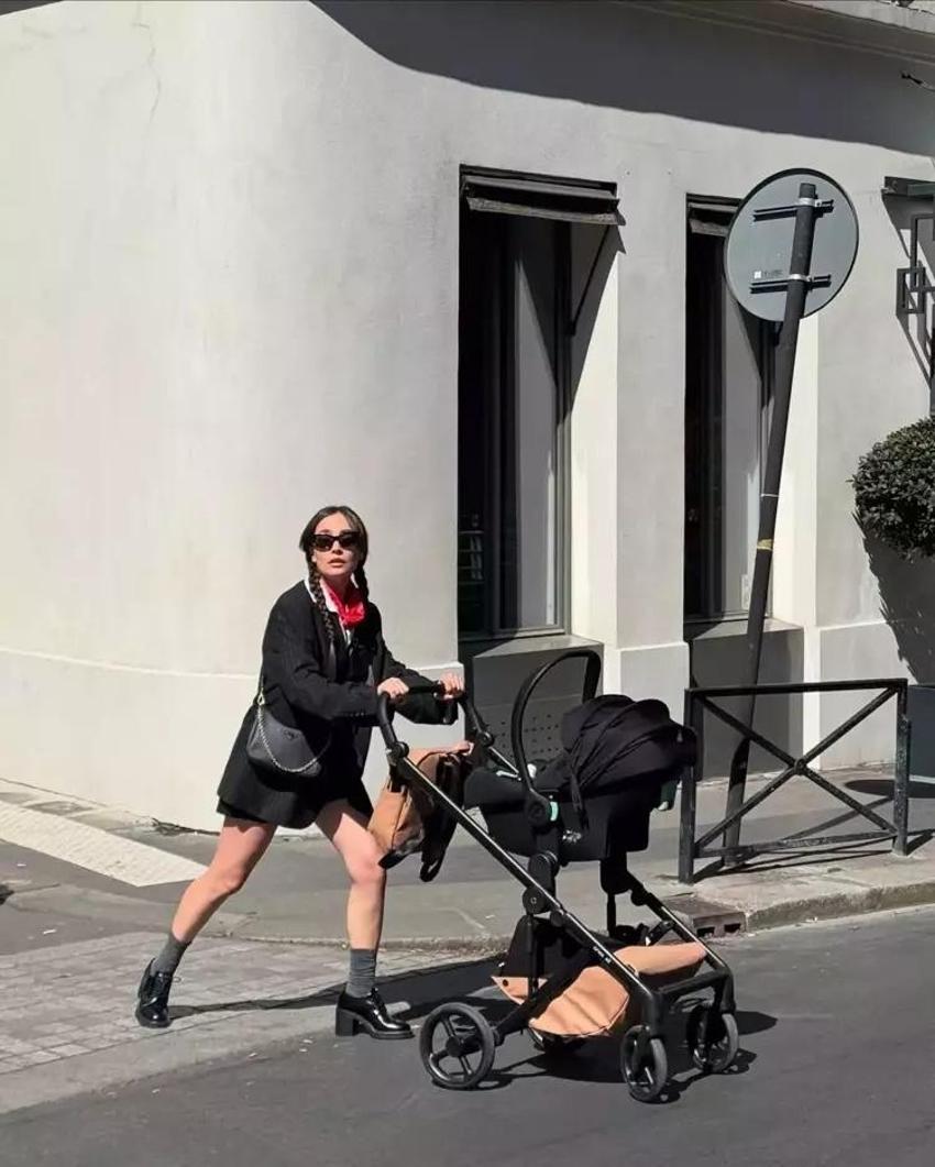 Ünlü çift Paris'te! Bebeklerini alıp oraya koştular