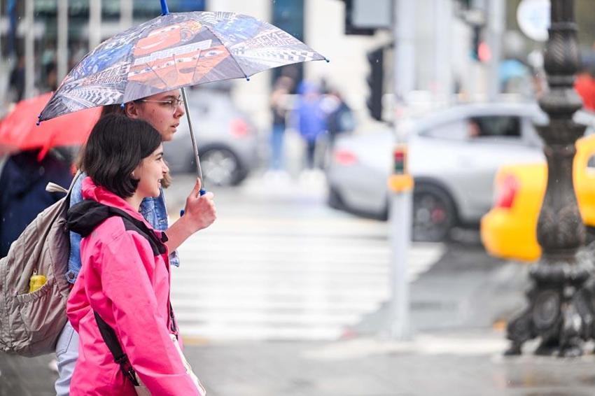 Meteoroloji 38 şehiri kuvvetli sağanak yağışlara karşı uyardı! İşte son hava durumu raporu