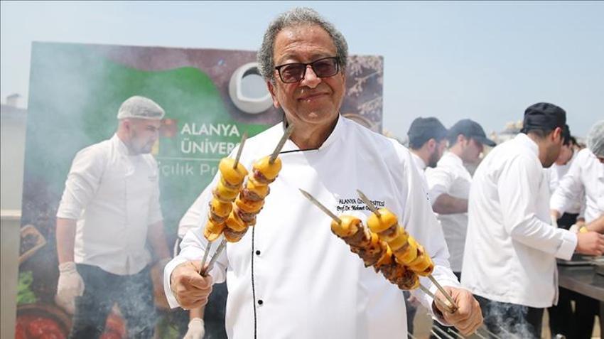 Alanya'nın meşhur meyvesinden kebap yaptılar! Turistler akın ediyor, vitamin ve lif deposu