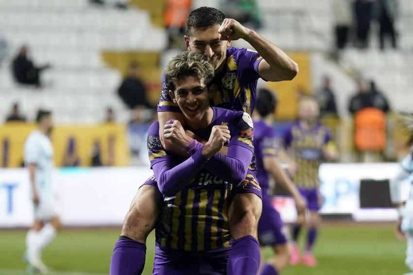 Eyüpspor'da Galatasaray maçı öncesi kriz! Arda Turan sessiz kaldı, futbolculardan olay protesto