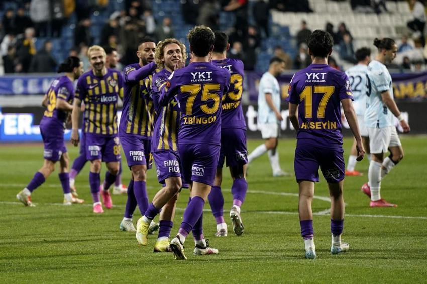 Eyüpspor'da Galatasaray maçı öncesi kriz! Arda Turan sessiz kaldı, futbolculardan olay protesto