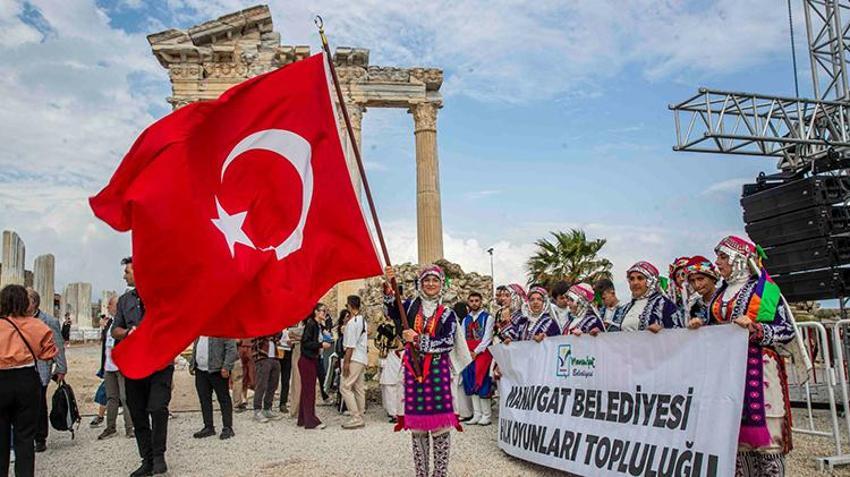 İlk kez Antalya'da düzenlendi! Apollon'un gölgesinde kültür, lezzet ve dostluk bir arada