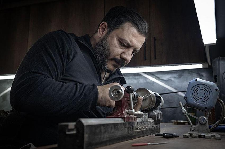 Rusya'dan özel getirtip evinin odasında 2 ayda yaptı! Şimdi 450 bin TL'ye satıyor