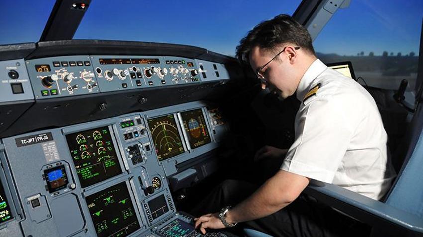 Anne, baba, ağabey pilot! 17 yaşında lisans aldı, 22'sinde kaptan koltuğuna oturdu: THY'nin en genç pilotu oldu!