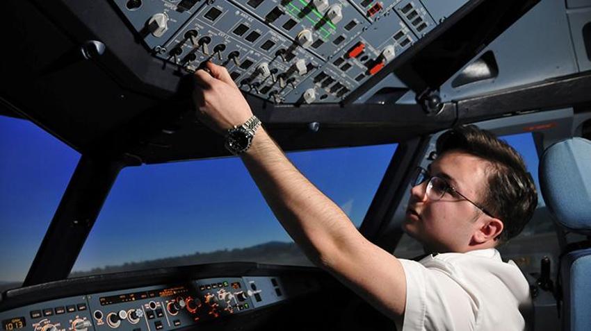 Anne, baba, ağabey pilot! 17 yaşında lisans aldı, 22'sinde kaptan koltuğuna oturdu: THY'nin en genç pilotu oldu!