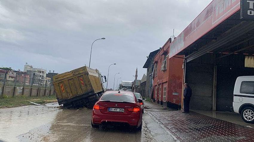 Meteoroloji'den kritik uyarı! Yurdun tamamında sağanak alarmı verildi! Adana'da sağanak sele neden oldu: Cadde ve sokakla göle döndü