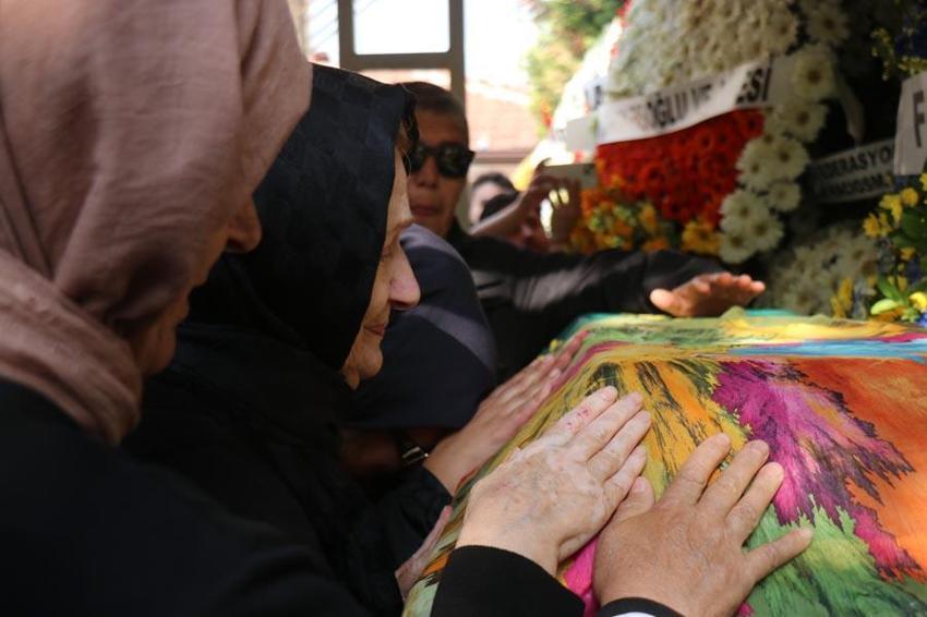 Bülent Uygun'un kızı Almina Tude Uygun gözyaşları içerisinde son yolculuğuna uğurladı