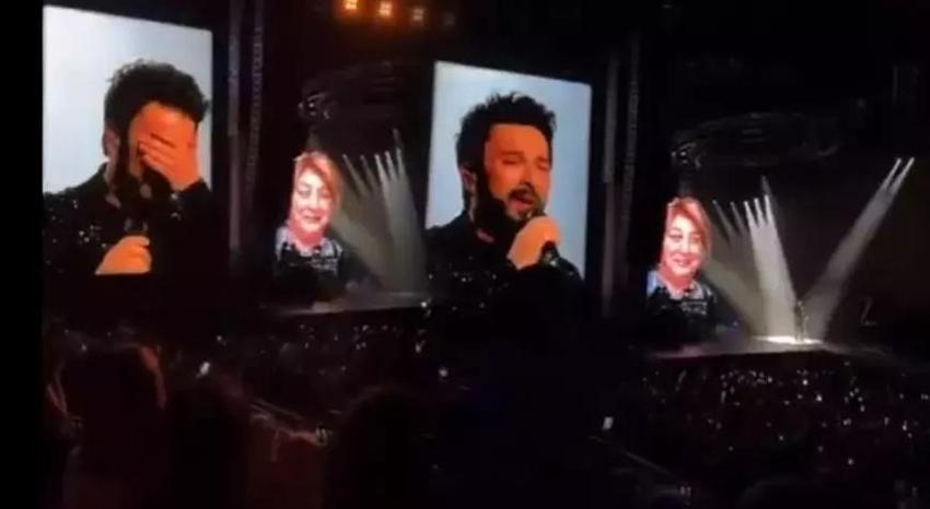 Konserde gözyaşlarına boğulan Tarkan'dan duygulandıran paylaşım