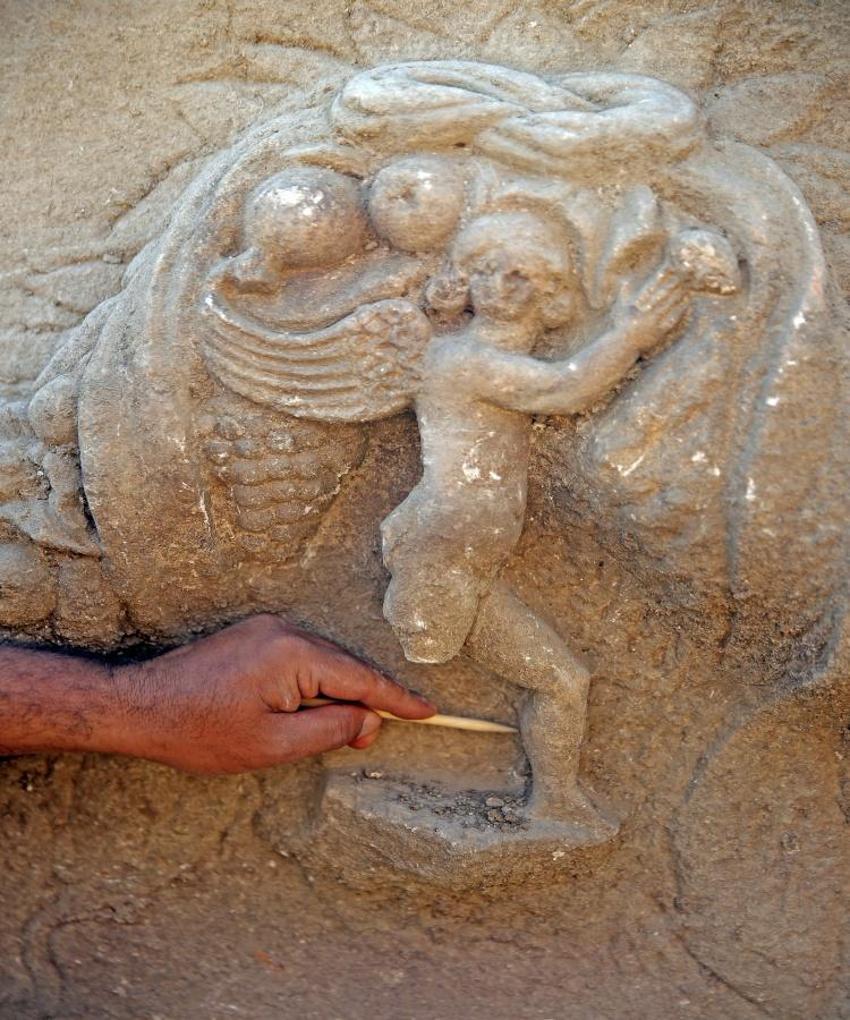 Dünyanın büyük mermer kentinde 2 bin yıllık hazine bulundu! Muğla'da heyecan yarattı: Girlandlı lahit gün yüzü gördü