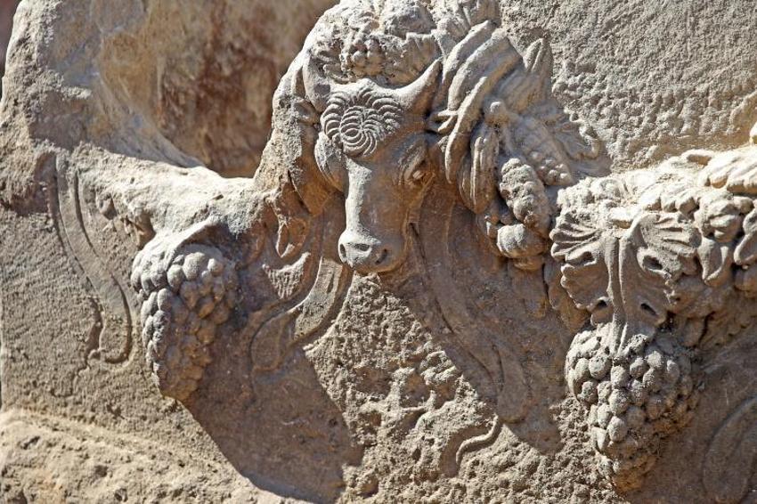 Dünyanın büyük mermer kentinde 2 bin yıllık hazine bulundu! Muğla'da heyecan yarattı: Girlandlı lahit gün yüzü gördü