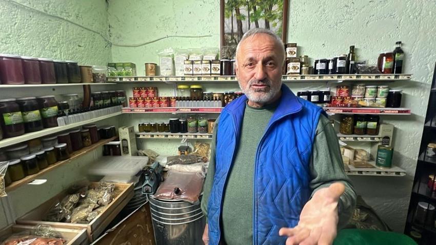 Kahramanmaraş'ta frekanslarını dinlediği bitkileri şifa kaynağı olarak kullanıyor