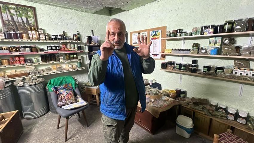 Kahramanmaraş'ta frekanslarını dinlediği bitkileri şifa kaynağı olarak kullanıyor