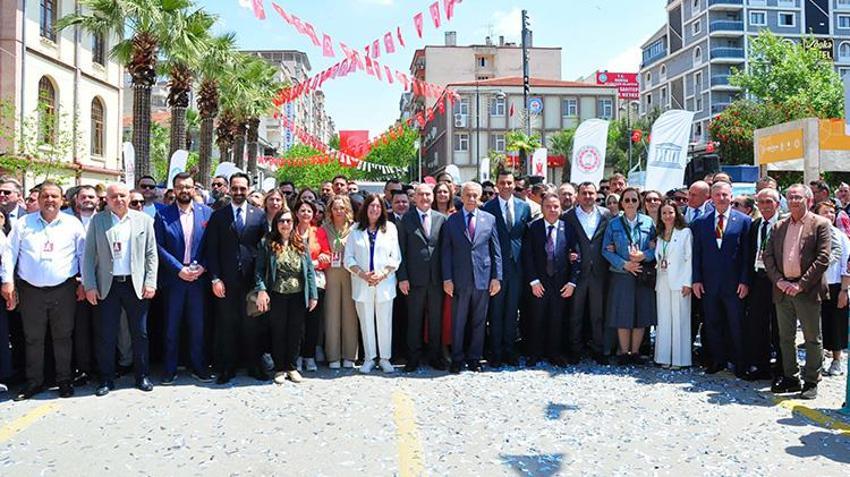 Herkes avucunu o ise şemsiyesini açtı! Vatandaş şifalı ürün için kapıştı
