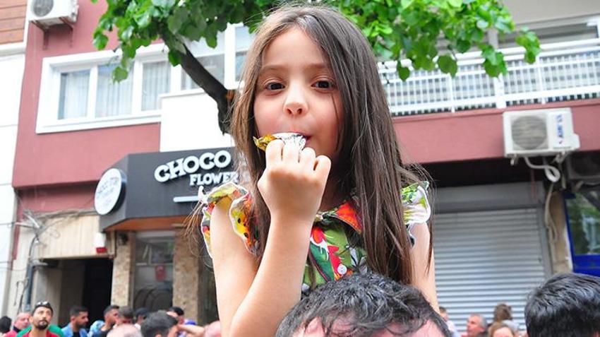 Herkes avucunu o ise şemsiyesini açtı! Vatandaş şifalı ürün için kapıştı