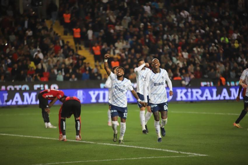 Fenerbahçe'nin yıldızına bir talip de ülkesinden çıktı! 'Dönmek istiyorum'